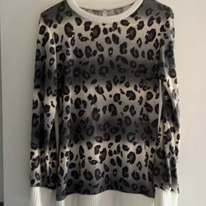 New boutique sweater size small